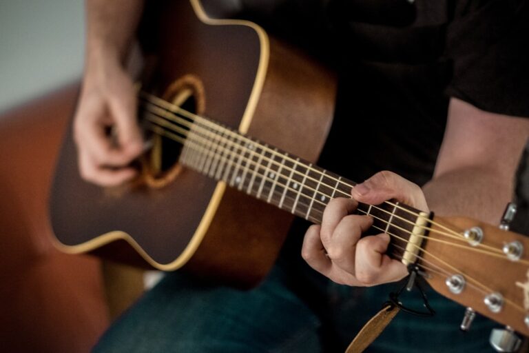 Folk Music Revival: Rediscovering Traditional Sounds in the Modern Era