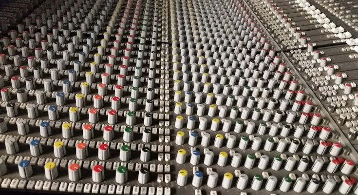 “Exploring the Role of Artificial Intelligence in Contemporary Music Genres”​