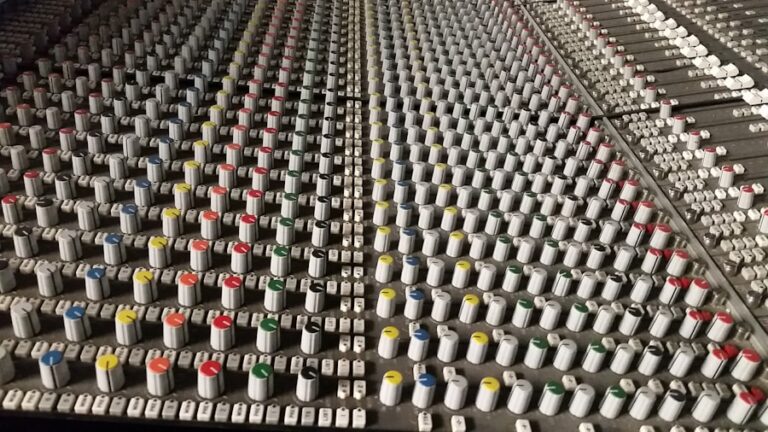 “Exploring the Role of Artificial Intelligence in Contemporary Music Genres”​
