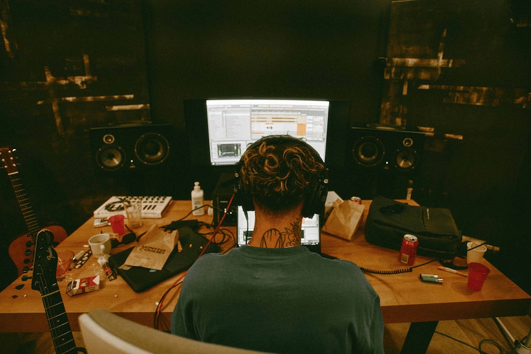 “Crafting the Perfect Christmas Hit: Blending Classic Melodies with Modern Production”